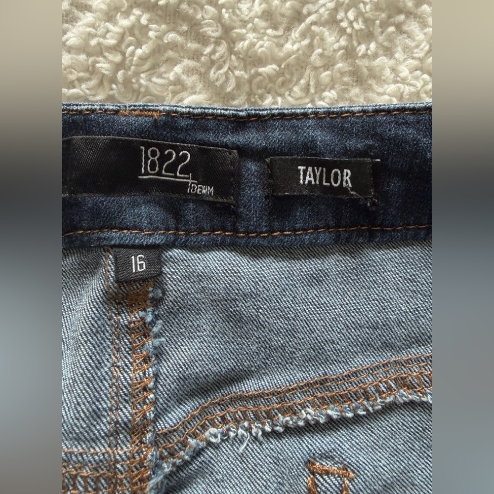 Stretch Capri Jeans - Picture 6 of 7